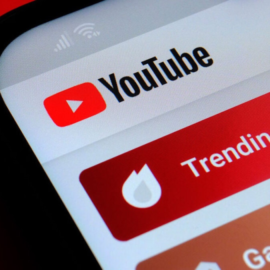 Xây dựng "Thương hiệu cá nhân" hay "Thương hiệu kênh"? Lựa chọn nào tối ưu cho YouTube Creator?